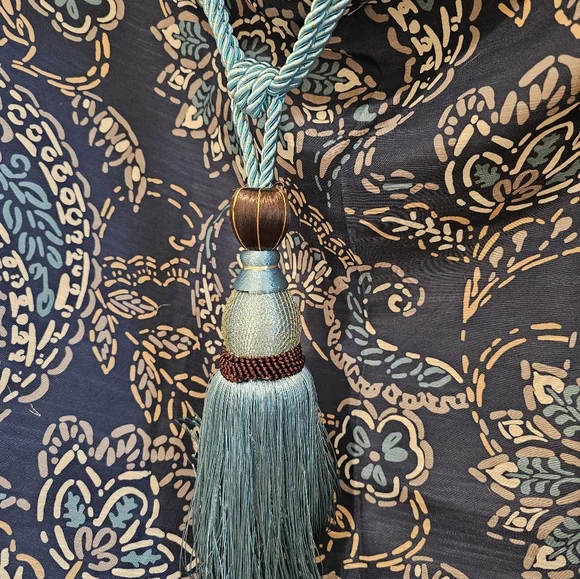 2 Pairs Floral/ Paisley Print Drapes With Matching Tiebacks 108"x40" - Picture 5 of 6